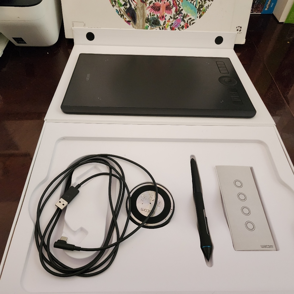 Wacom Intuos Pro - Picture 3 of 7
